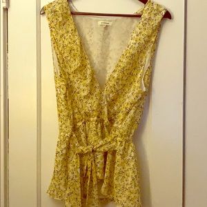 Sleeveless Yellow printed shirt